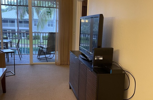 Naples Condo | 3 Bedroom/2 Bathroom Condo 2nd Floor