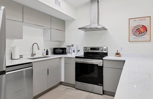 Alta Vista House | 3-bedroom, 3 bath house w/POOL in fabulous Sarasota with AC, WiFi