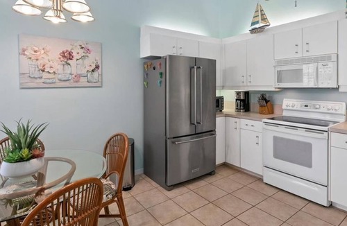 Plantation Condo | 3 Bedroom Condo 428128 by Houzlet