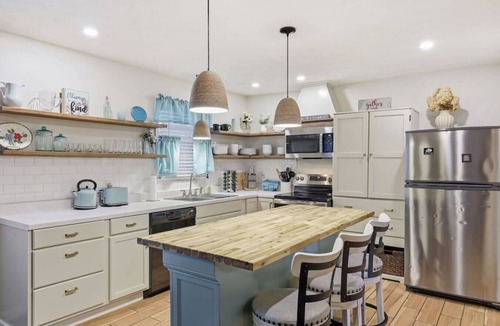 Greer House | 3 Bedroom House - Amazing Location, Pet Friendly!