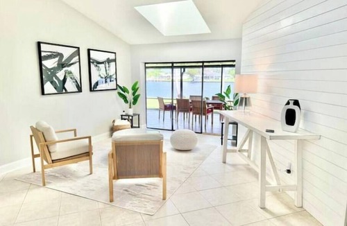 Fort Myers Shores House | 3-bedroom house on the water in brilliant Fort Myers with WiFi, AC.