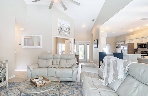 Falcons Glen House | 3 Bedroom Lely Resort Retreat with Heated Pool and Players Club