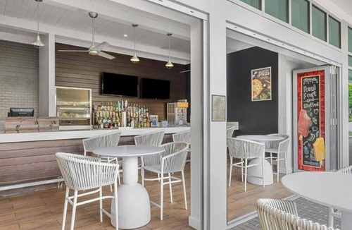 Marco Island Resort | 3-bedroom resort in awesome Marco Island with great location and amenities.