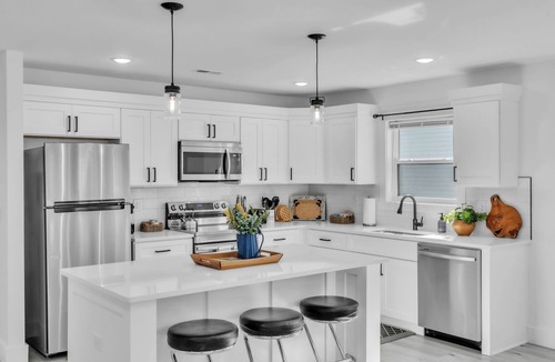 Drayton House | 3 BR Downtown Spartanburg- Upscale & Work-Ready Sweet Carolina Cottage