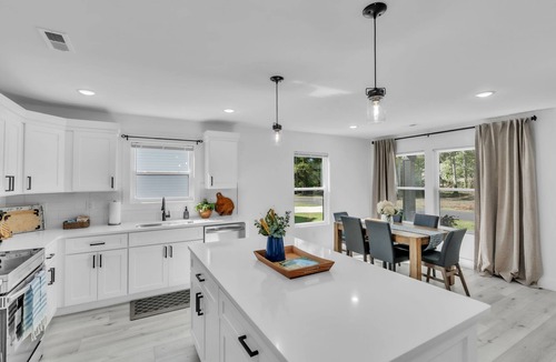 Drayton House | 3 BR Downtown Spartanburg- Upscale & Work-Ready Sweet Carolina Cottage
