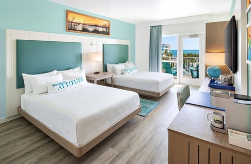 Fort Myers Beach Resort | 3 Family-Friendly Rooms | Sun, Shops & Surf | Walk to Pier + Relax by the Pool