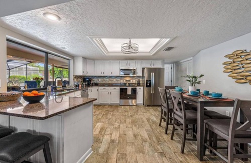 Bradenton House | 3 Kings plus kid suite, Dog Friendly w Heated Pool, Hot Tub, Firepit & Game Room