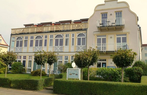 Ostseebad Kuhlungsborn Apartment | 300m from the beach - cozy apartment "sky & sea" with a large roof terrace/WiFi