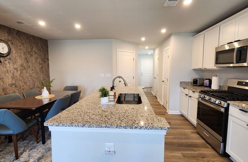 Arcadia House | 3BR Near BMW & Hospitals. Workspaces. Ideal for Long Stays
