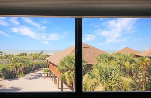Sanibel Condo | 3BR Retreat with Wrap-Around Lanai and Private Beach - Pet Friendly - Signal Inn 15