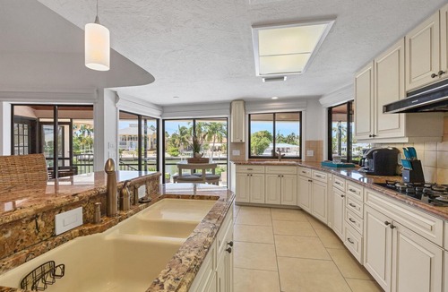 Saint Armands Key House | 4/3 Waterfront, Pool/Hot Tub, walk to St Armands