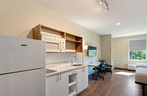 Biggar Hotel | 4 Family Friendly Suite | Kitchen | Free Breakfast | Onsite Pool | Free Parking