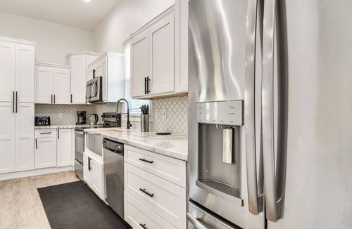 St. Petersburg House | 4 Mi to Dtwn St Pete! Pet-Friendly Home w/Yard