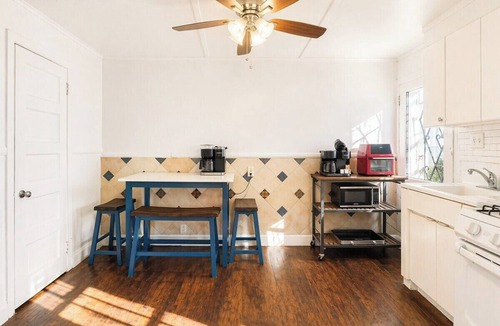 Historic Uptown Apartment | 4 min to Downtown St Pete - Queen Bed - Studio