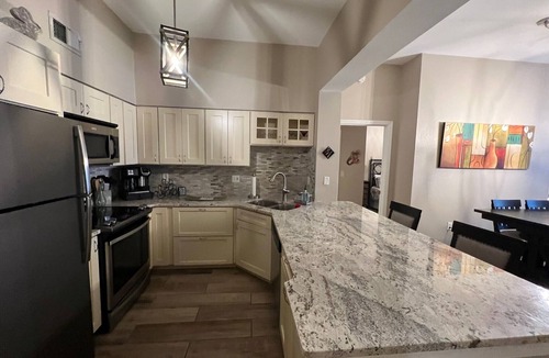 St. Petersburg Condo | 4th Floor 2 Bedroom/2 Bath Condo in Downtown St Pete with view of water.