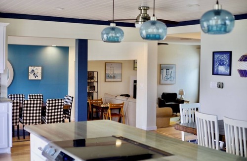 South Island House | 5 minutes to beach! Entire Family-sized Beach Home:Heated Pool & Game Room