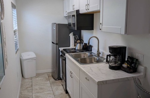 Siesta Key Hotel | #5-One Bedroom Suite-3min walk to Siesta Key Beach,Heated Pool,Full Kitchenette