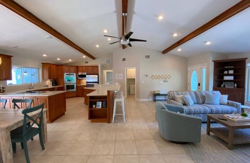 West Bradenton House | 5 stars! ⭐️? HotTub&Pool-4BR/2BA 5 miles to beach!
