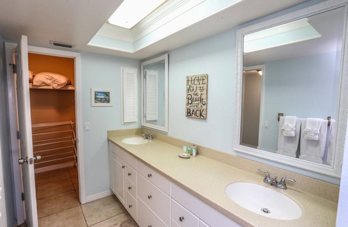 Mid Island House | 5150 Williams Drive, 3 Bedroom, Sleeps 6