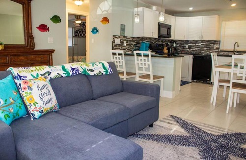 Naples Park Apartment | 697 NEAR BEACH, FENCED DOGGIE Area, COZY BEACH HOME, LARGE DRIVEWAY