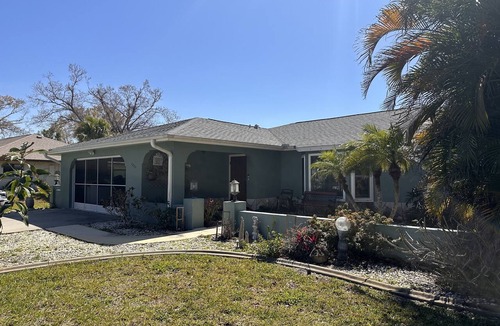 Englewood House | 6min to Beach. Saltwater Pool, Fits 8ppl.
