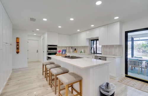 Iona Shores House | 7 Mi Fort Myers Beach: Luxe 'Mai Tai Villa'