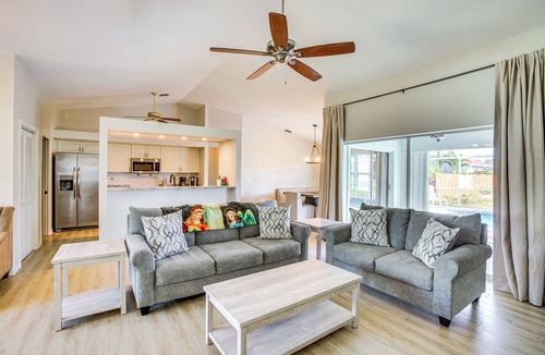 Englewood East House | 7 Mi to Beach: Family-Friendly Englewood Escape!