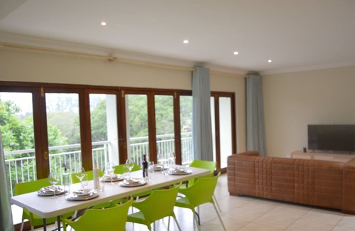 Hillcrest House | 8 Sleeper Kingsize Vacation Home Rental Springside Road, Hillcrest Park, Durban
