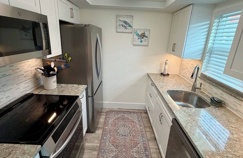 Siesta Key Villa | 80 second walk to private quartz beach