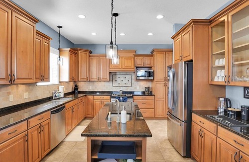 West Bradenton House | A modern new build home, 3K Sqft, 5BR/10Beds/Sleeps18, Spa, Close to AMI Beaches