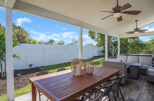 West Bradenton House | A modern new build home, 3K Sqft, 5BR/10Beds/Sleeps18, Spa, Close to AMI Beaches