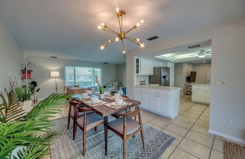 Caloosahatchee Villa | A spacious 3-bedroom retreat in sunny Cape Coral.