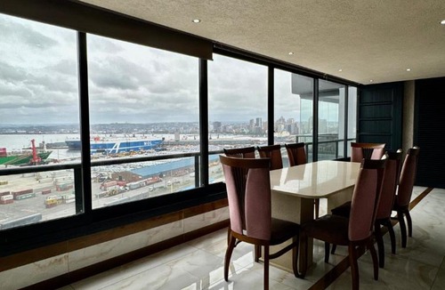 Durban Point Apartment | Accommodation Front - Grand 6 Sleeper Overlooking The Ocean