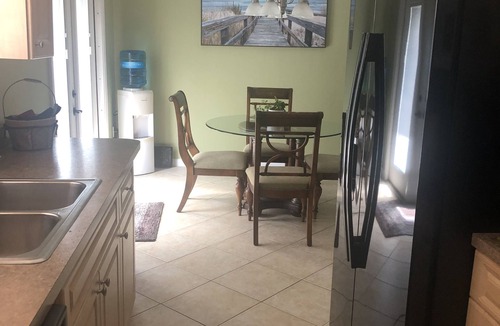 Fort Myers Shores House | Affordable cozy home.mins away from Boat House & Caloosahatchee