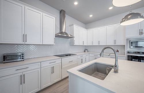 Downtown House | All the Florida fun you can have in this charming 3-bedroom townhome in downtow
