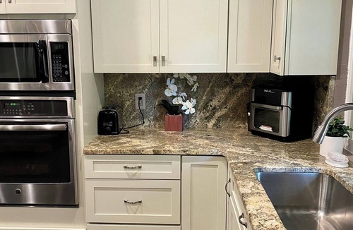 Bradenton House | Amazing Home with Private Heated Pool 7 Minutes to Beach!