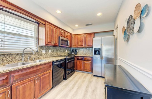 Holmes Beach Condo | Anna Maria Island Beach Paradise 6-Heated Pool, Free Wi-Fi-Linen Service