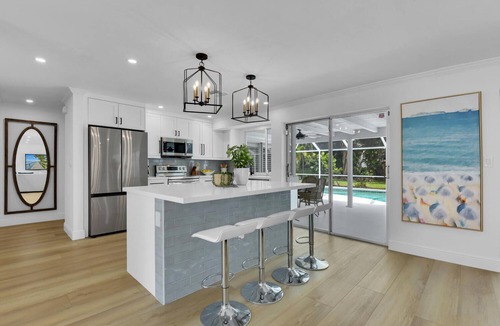 Park Shore House | Aqua Cottage- Newly renovated Park Shore home!