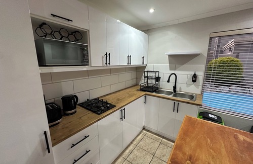 Parklands Cottage | AquaPalms Hideaway - Family Friendly Cottage with Pool & Hot Tub in Cape town