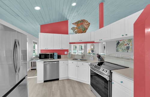 Mid Island House | Avenida Retreat! 2 bed 2 bath Island Home with Private Pool!