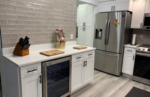 Pine Ridge House | Awesome! 8 minutes to the Beach. Completely renovated Townhome-Pool, garage, BBQ