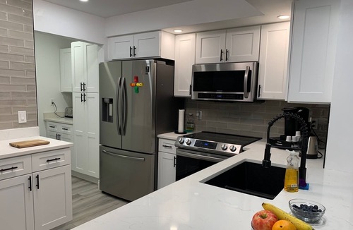 Pine Ridge House | Awesome! 8 minutes to the Beach. Completely renovated Townhome-Pool, garage, BBQ