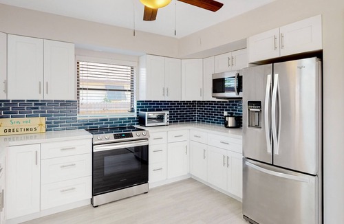Fort Myers Shores House | Bahama Breeze | Waterfront House in Ft. Myers