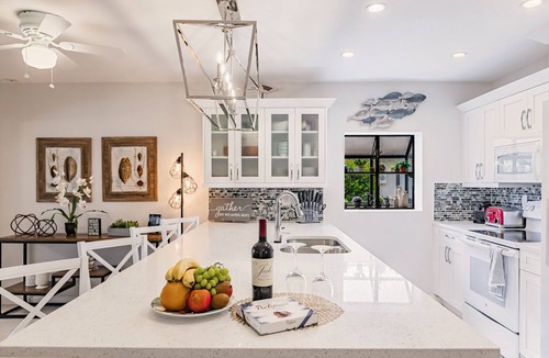 Bonita Shores House | Barefoot Bungalow - Charming pool house on the bay