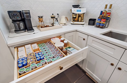 Southgate House | Barista’s Loft- 2BR/1BR + loft near beaches, Pinecraft-Amish/Mennonite community