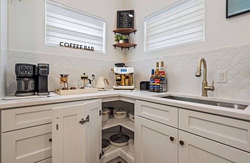 Southgate House | Barista’s Loft- 2BR/1BR + loft near beaches, Pinecraft-Amish/Mennonite community