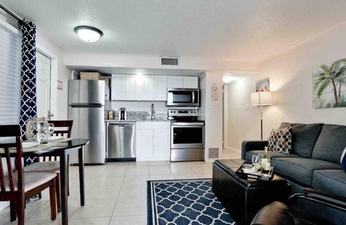 Englewood Villa | Bay Waterfront Mermaid's Retreat Delights! Great suite on desirable Manasota Key!