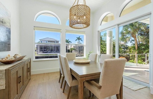 Connors House | Bayfront Retreat 5-min to Vanderbilt Beach