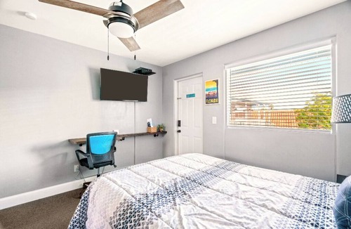 Treasure Island Hotel | 🩴BBR #9, Steps to the Beach, Heated Pool w/Kitchenette & King Bed!