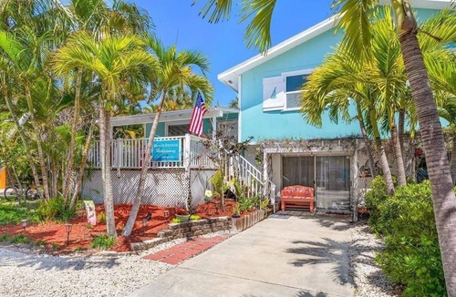 Holmes Beach House | Beach Breeze Hideaway 2 Bedroom Villa by RedAwning